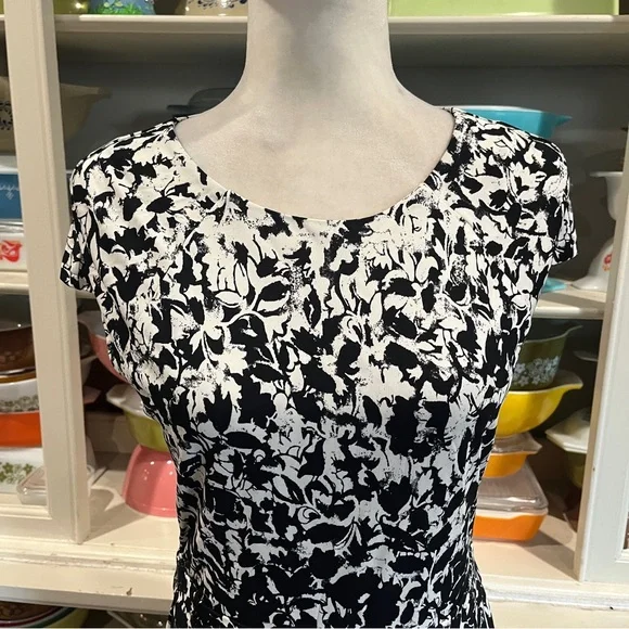 Tory Burch Sophia Print A-Line Dress (as seen on Kate Middleton) - Size Medium - Picture 6 of 16